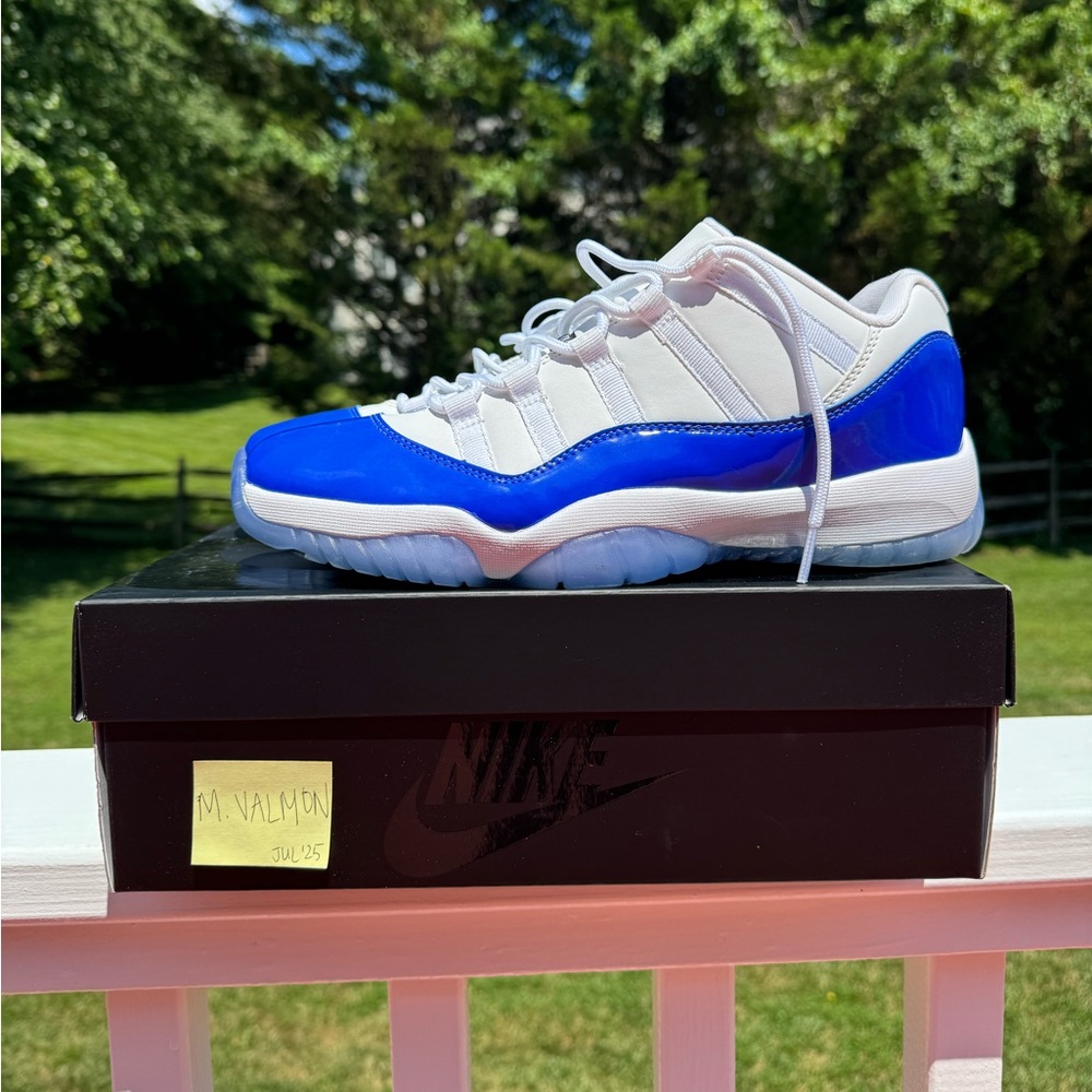 NEVER WORN Jordan 11 Retro Low in Concord Sketch M11/W12.5 without original box